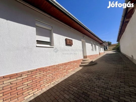 Eladó 94 nm-es ház Szűr
