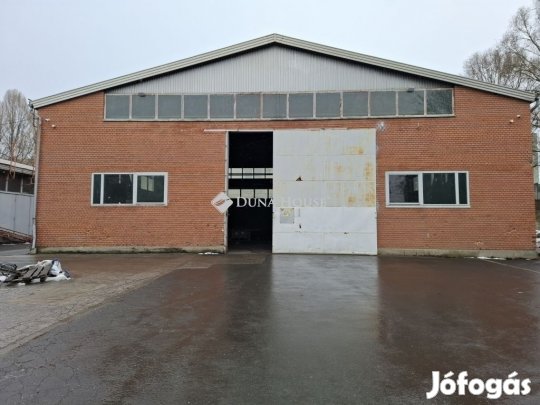 Eladó 950 nm-es ipari ingatlan Pécel