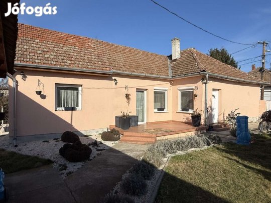 Eladó 95 nm-es Felújított Családi ház Gyula