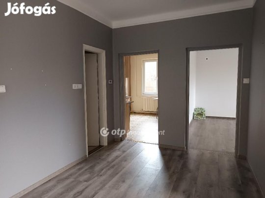 Eladó 95 nm-es ház Békés