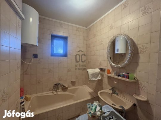 Eladó 95 nm-es ház Cegléd