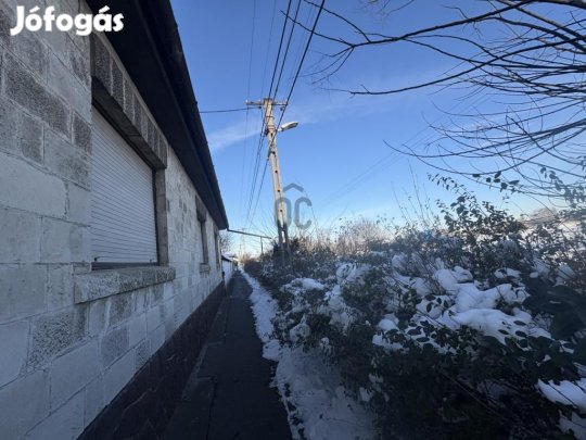 Eladó 95 nm-es ház Cegléd
