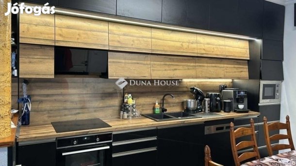 Eladó 95 nm-es ház Kecskemét