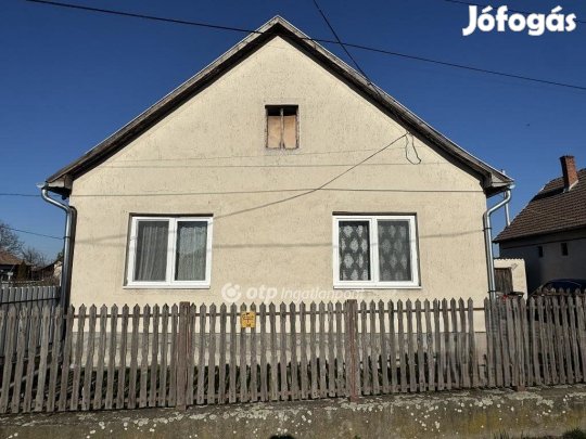 Eladó 95 nm-es ház Poroszló