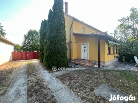 Eladó 95 nm-es lakás Jánoshalma