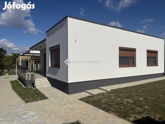 Eladó 96 nm-es ház Pécs