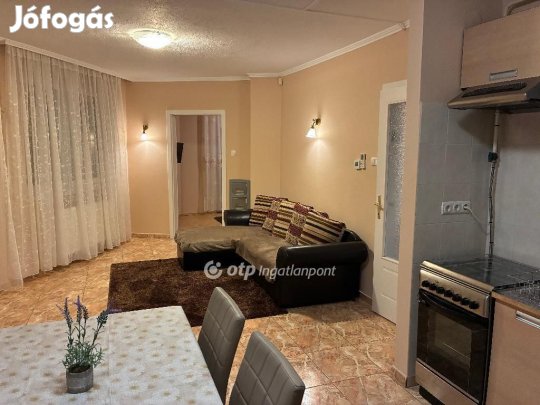 Eladó 96 nm-es lakás Gyula