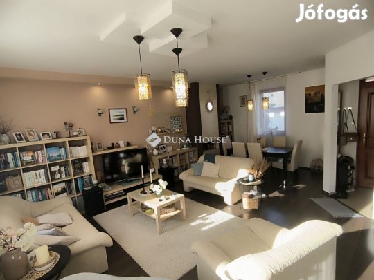 Eladó 98 nm-es lakás Győr