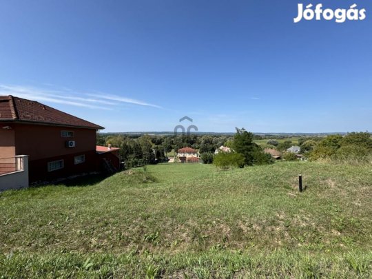 Eladó 991 nm-es telek Újudvar