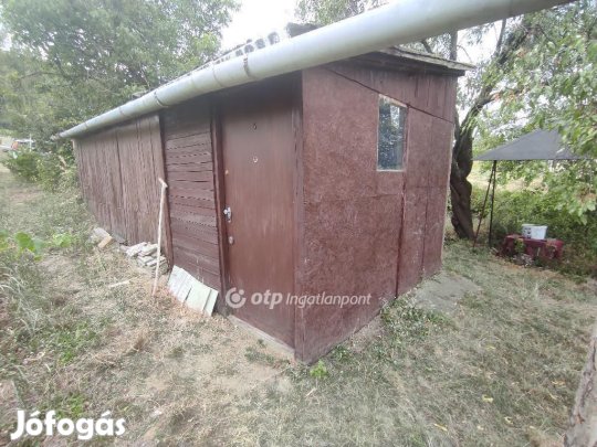 Eladó 995 nm-es telek Szekszárd