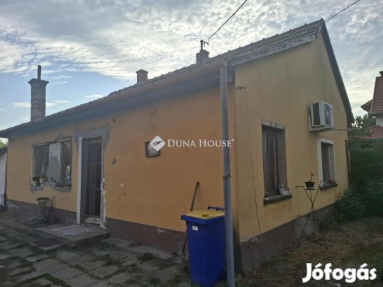 Eladó 99 nm-es ház Cegléd