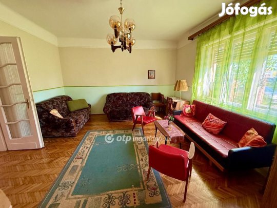 Eladó 99 nm-es ház Cegléd