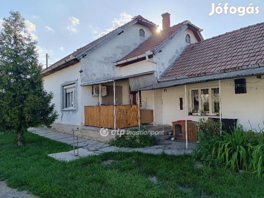 Eladó 99 nm-es ház Sarkad