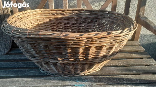 Eladó A Képeken Látható Fonott Kosár. Magassága: 28 CM, Átmérők: 40 És