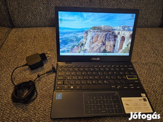 Eladó Asus E210MA mini laptop hibátlan állapotban