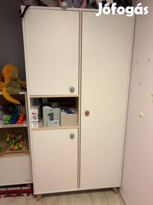 Eladó Babaszoba bútor