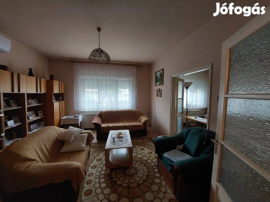 Eladó Bajóton 88m2, 3 szobás családi ház