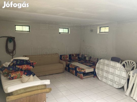 Eladó Balatonakarattyán hétvégi házas nyaraló 2 km-re a Balatontól