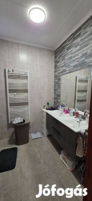 Eladó Baracson egy 114nm-es, 2+2félszobás, földszintes családi ház