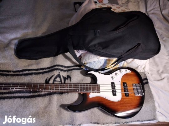 Eladó Basszusgitár