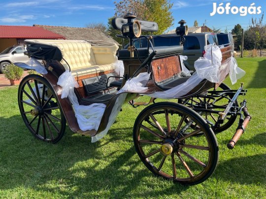 Eladó Bianchi Viktória hintó