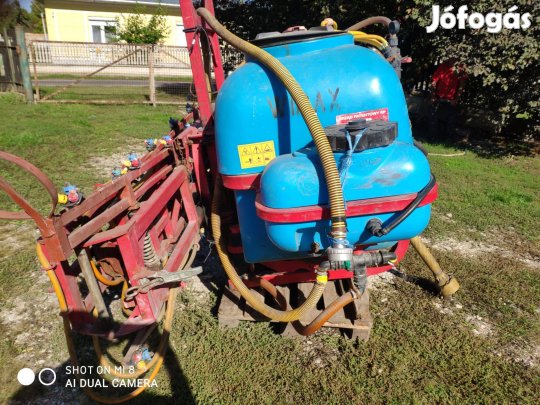 Eladó Biardzki függesztett permetező, 800 literes tartállyal