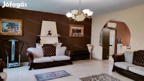 Eladó CSALÁDI HÁZ Balatonszentgyörgyön.