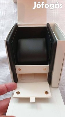 Eladó Carl F Bucherer óradoboz. Képek szerinti szép állapot