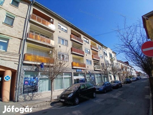 Eladó Cegléd szívében 70 m2 Téglalakás