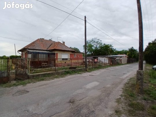 Eladó Ceglédi 69 m2 Családi Ház.