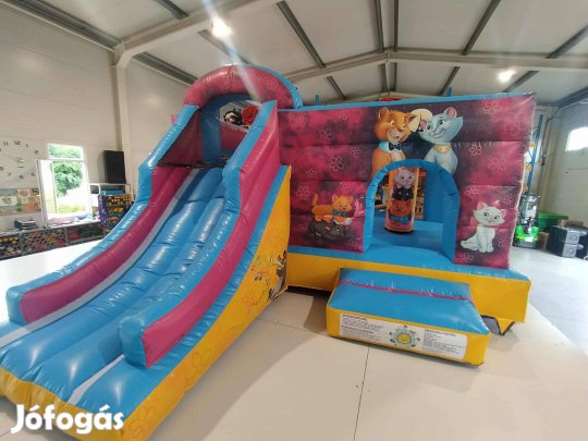 Eladó Cicás Csúszdás Ugrálóvár, Légvár