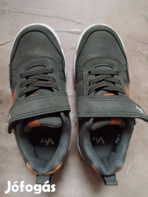 Eladó Cipő 26 os meret
