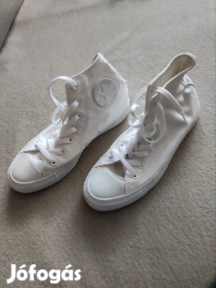 Eladó Converse unisex szabadidő cipő.