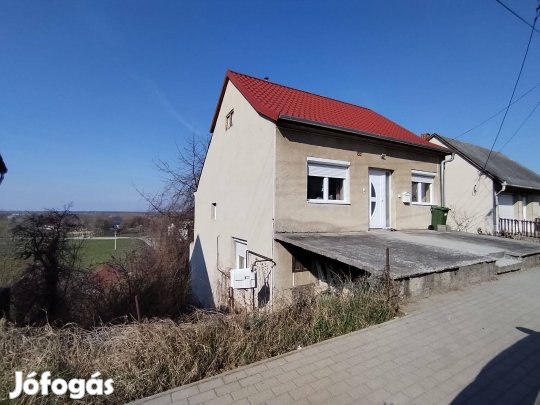 Eladó Családi Ház Ajka