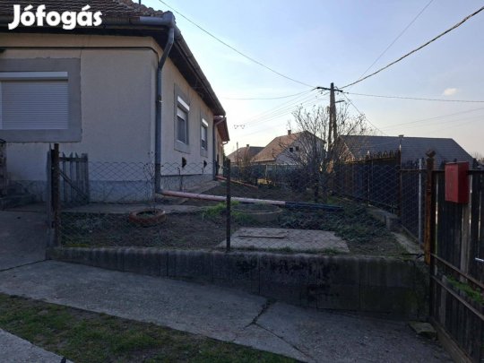 Eladó Családi ház Bényén