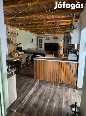 Eladó Családi ház Mogyoród Központjában csendes utcában