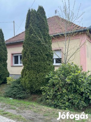 Eladó Családi ház Tolna