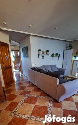 Eladó Debrecen Nagyerdőalján ,Vasvári Pál utcán belső kétszintes lakás