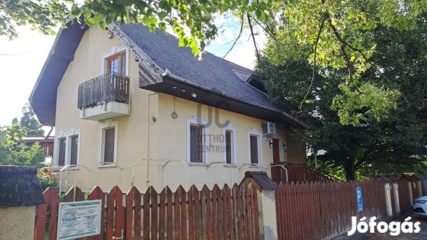 Eladó Debrecenben a Köntöskertben 263 nm-es kiváló elrendezésű nappali