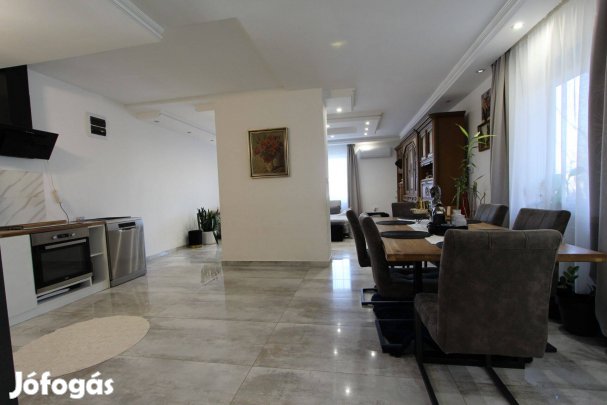 Eladó Debrecentől 25 km-re Tégláson önálló családi ház