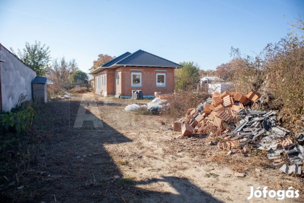 Eladó Deszken új építésű, földszintes családi ház.