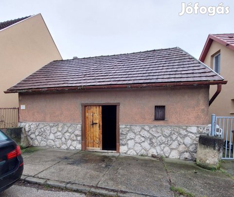 Eladó Dorog belterületén 40 nm présház + 30 nm pince