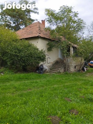 Eladó Dudaron egy 60nm-es, felújítandó ház, nagy méretű, gazdálkodásra