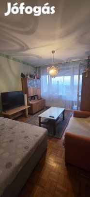 Eladó Dunaújvárosban egy 50 nm-es, 2 sobás, erkélyes panel lakás