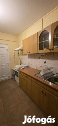 Eladó Dunaújvárosban egy 53 nm-es, 2 szobás, erkélyes panel lakás