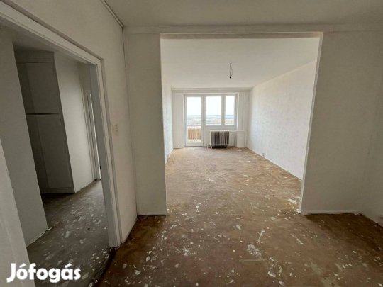 Eladó Dunaújvárosban egy 59 nm-es, Dunai Panorámás panel lakás