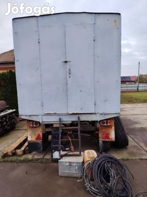 Eladó E5 Zárt pótkocsi