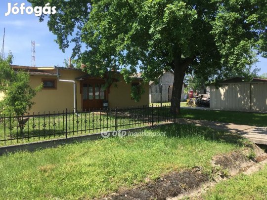 Eladó Egyéb ipari ingatlan, Karcag