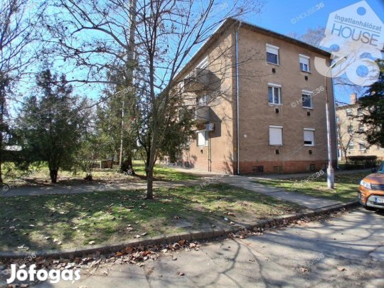 Eladó Első emeleti felújított lakás!