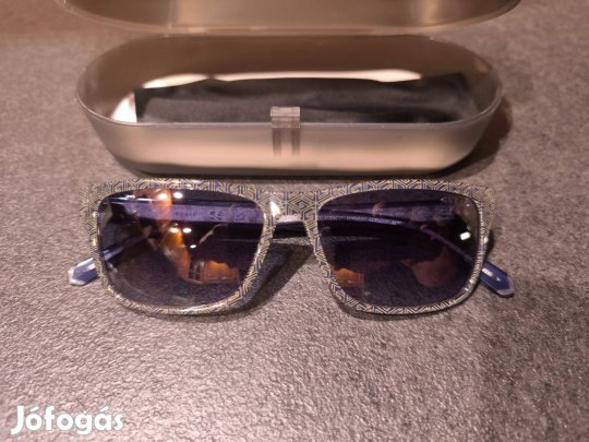 Eladó Eredeti Guess Napszemüveg Vadonatúj Kedvező Áron